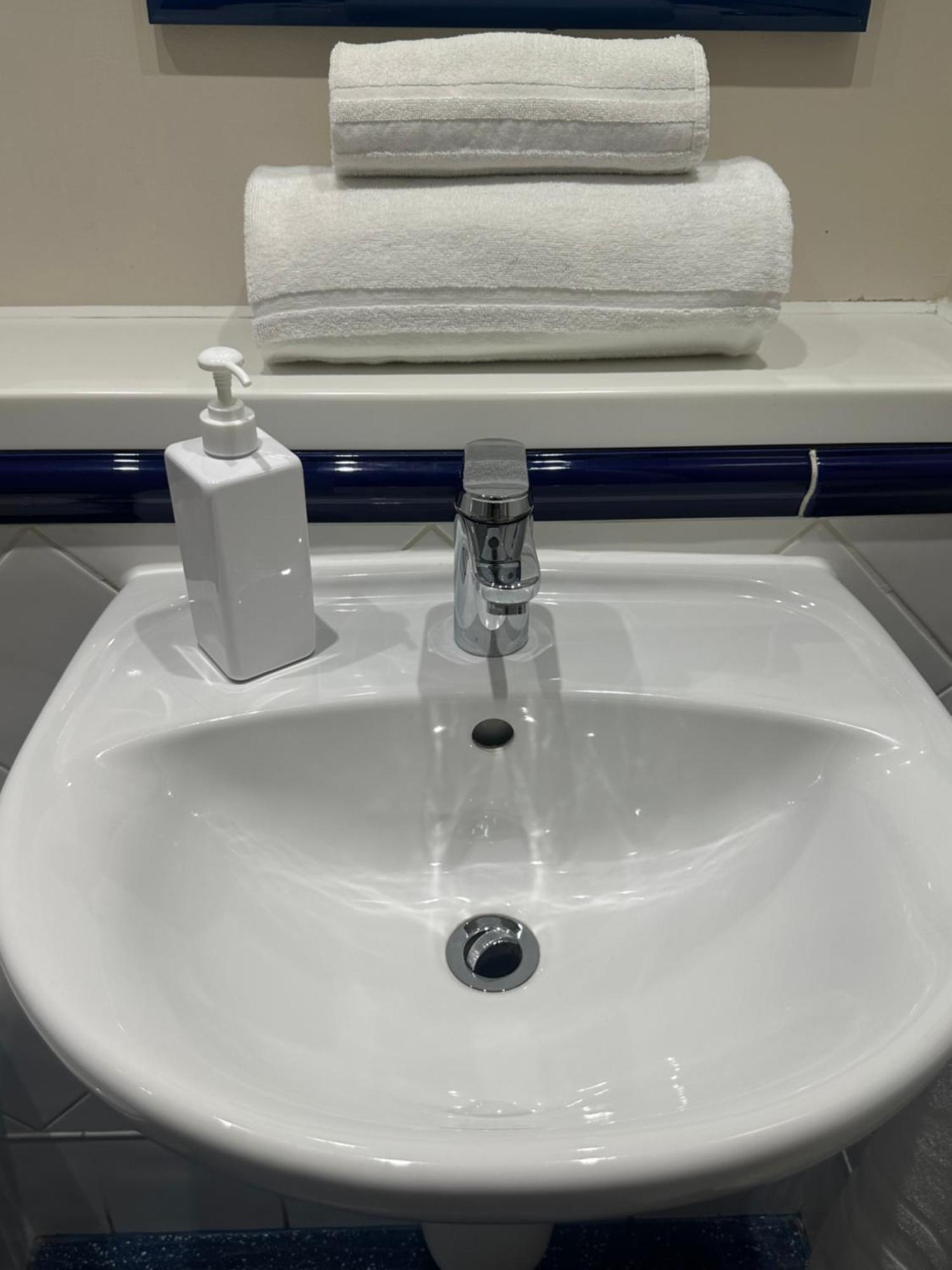 Go2 Glasgow Cumbernauld Hotel - Free Parking And Pet Friendly Exterior foto